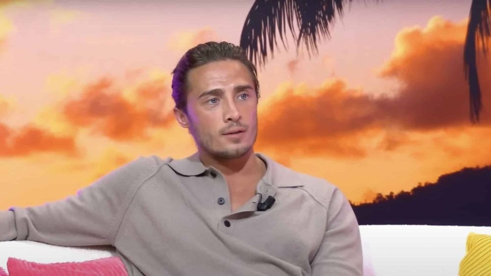 "C'était non-stop" : Dylan Thiry maltraité par son beau-père, il fait des révélations glaçantes sur son enfance…