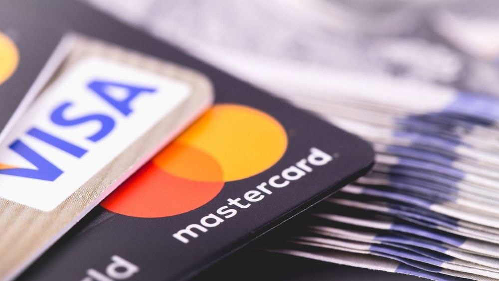 Comptes, packages, cartes bancaires  : quels produits et services bancaires vous coûteront plus cher en 2025 ?
