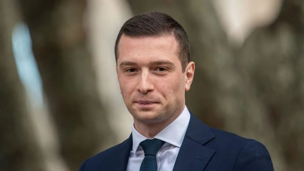 Jordan Bardella (30 ans) battu à plate couture par Florent Pagny : le chanteur sur le podium loin devant l'homme politique