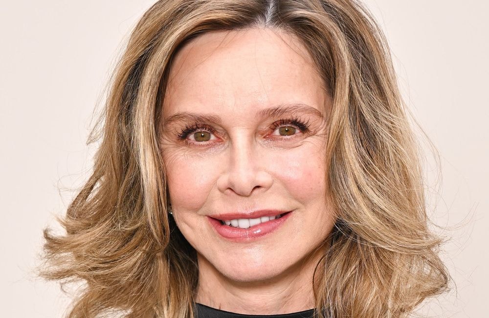 À 60 ans, Calista Flockhart alias « Ally McBeal » foule le tapis rouge sans maquillage