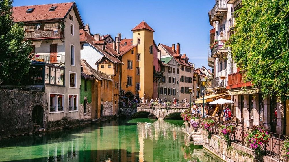 Marché immobilier à Annecy : hausse modérée des prix entre septembre et octobre 2025