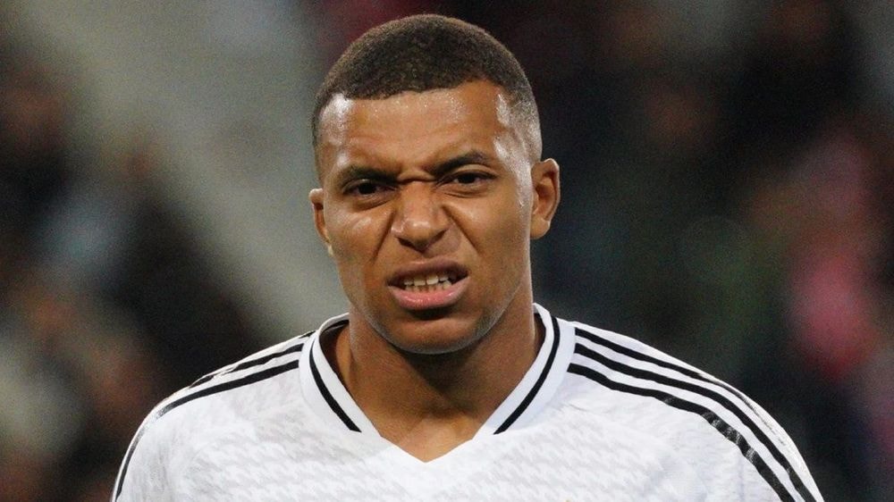 Kylian Mbappé : "Il m'a DM", exit la top model transgenre, Adixia affirme avoir été draguée par le footballeur