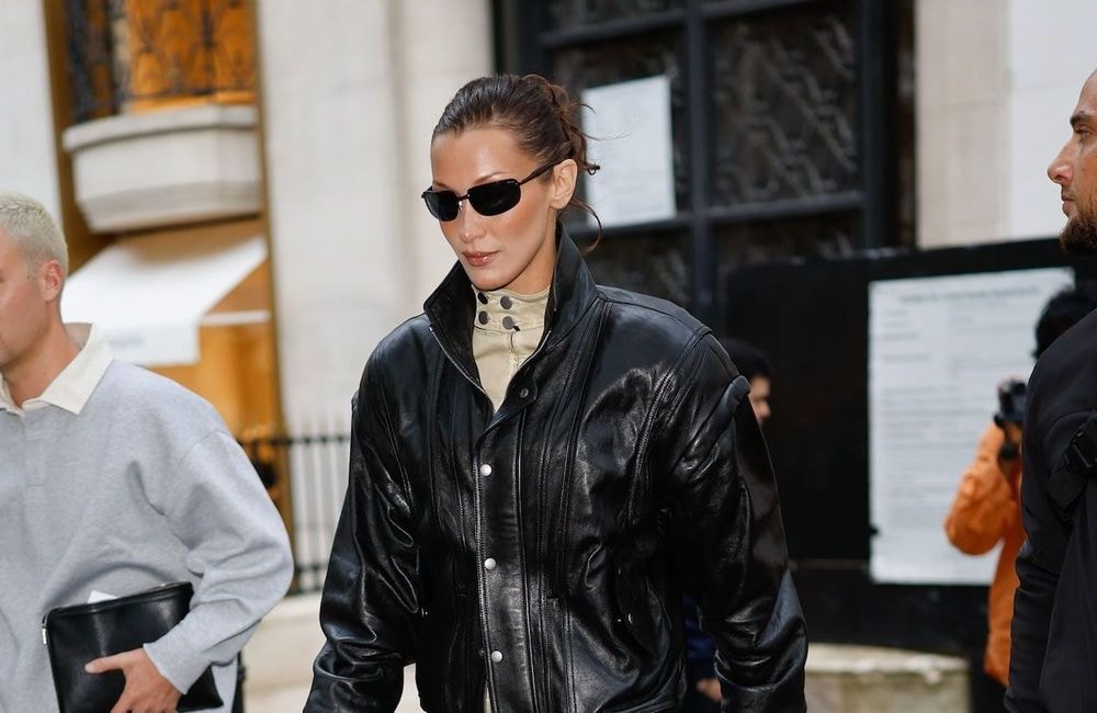 Bella Hadid troque ses santiags pour des bottes élégantes
