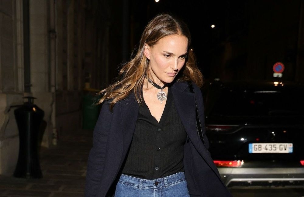 Natalie Portman porte le collier le plus tendance du moment