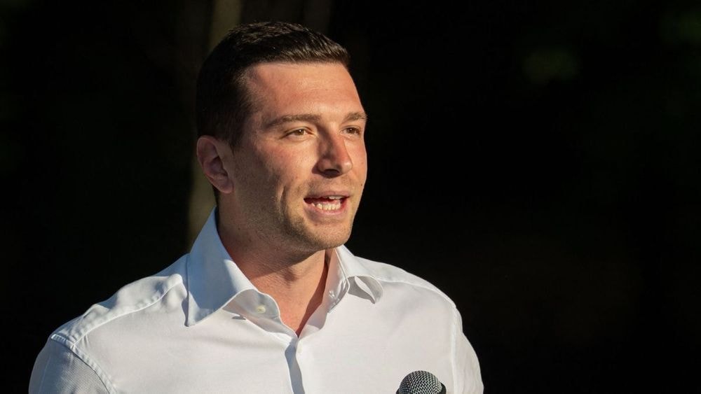 Jordan Bardella : "Bercé par le soleil marocain", converti à l'islam et installé là-bas, ce grand-père pour qui il a beaucoup d'admiration