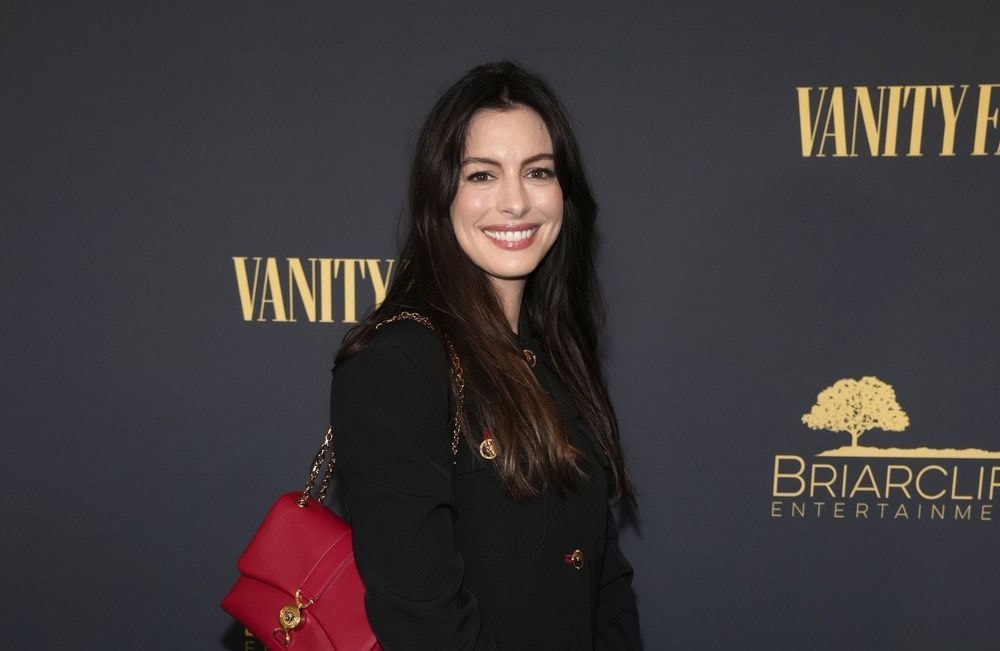 Anne Hathaway : 12 ans plus tard, pourquoi l’actrice s’excuse-t-elle auprès d’une journaliste ?