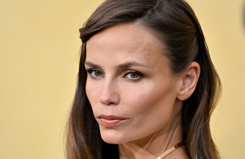 « Cat-eyes » Natasha Poly dévoile la technique derrière son maquillage signature