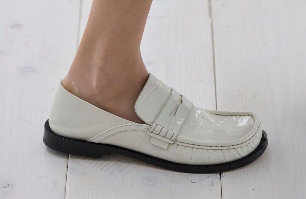 Les mocassins blancs seront notre lubie mode du printemps