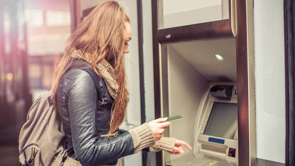 Violences économiques : plus d'une femme en couple sur quatre n'a pas de compte bancaire personnel
