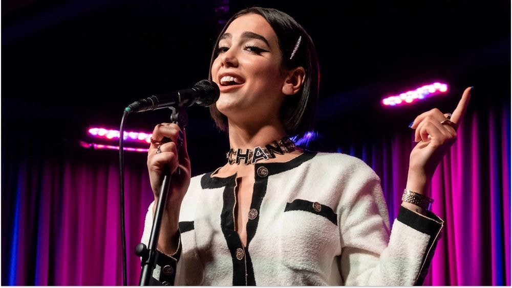 Dua Lipa : la star ouvre un club de lecture à Paris, les conditions dévoilées !