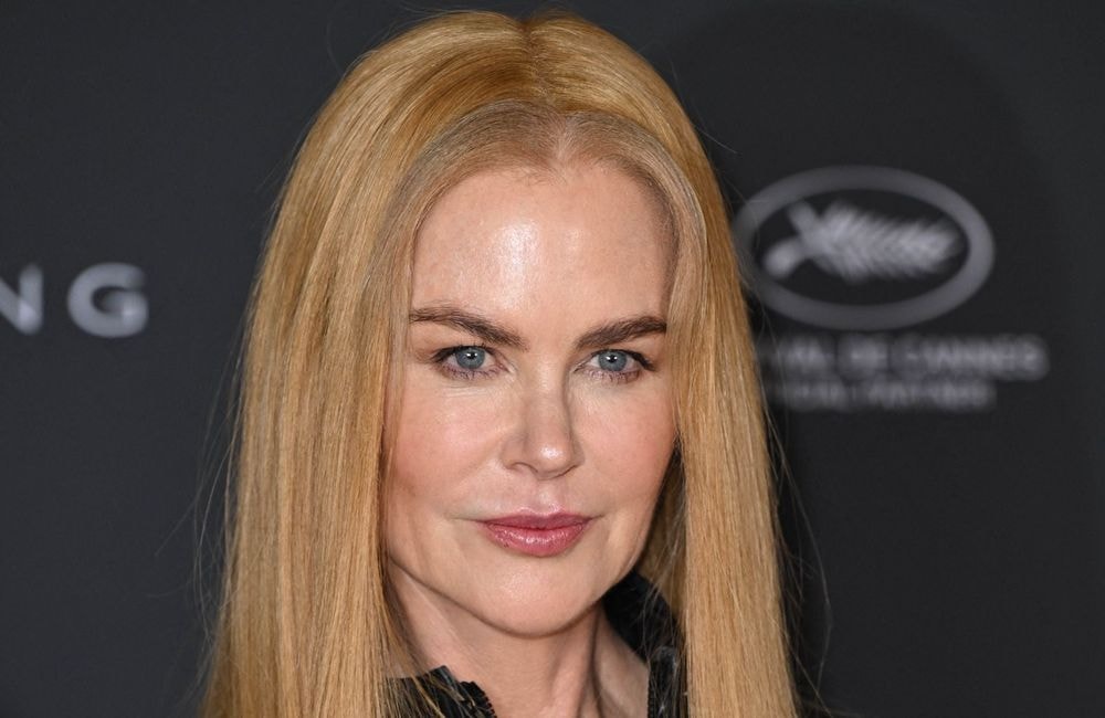 Nicole Kidman dévoile ses cheveux naturellement ondulés sur une photo prise en coulisses du World Vogue 2025