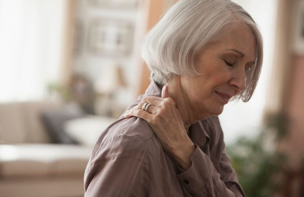 Ménopause : l’épaule gelée, ce syndrome méconnu qui touche de nombreuses femmes