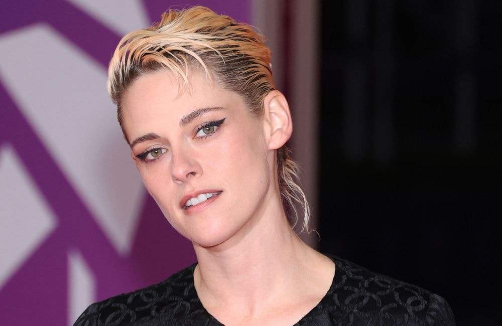 Adieu les cheveux courts, Kristen Stewart a désormais les cheveux longs… et une frange