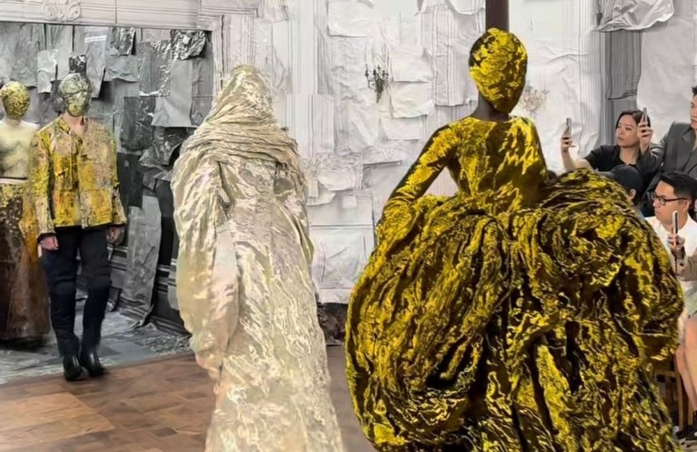 Pourquoi les mannequins du défilé haute couture Maison Margiela portaient-ils tous un masque ?