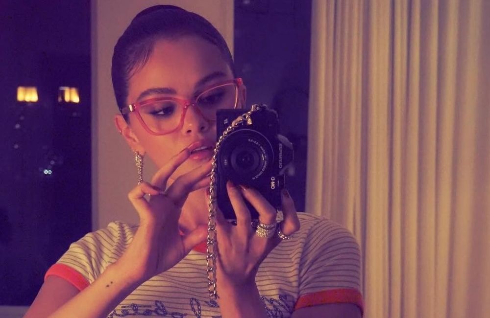 Métamorphosée, Selena Gomez reproduit cette coupe qui l'a rendue célèbre il y a quinze ans