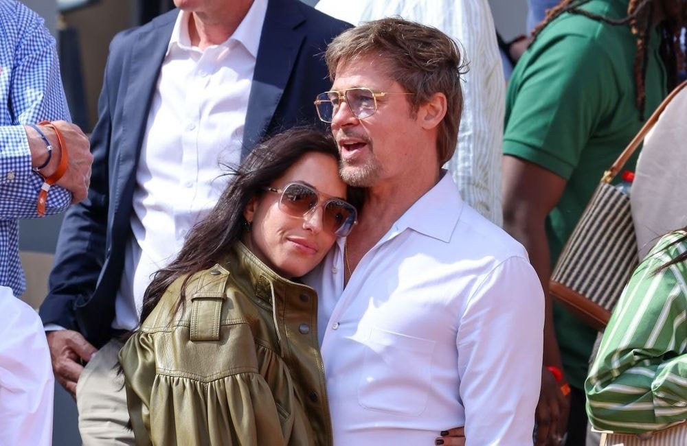 Brad Pitt et Ines De Ramon prennent la pose sur Instagram pour la première fois, au mariage de Taylor Swift