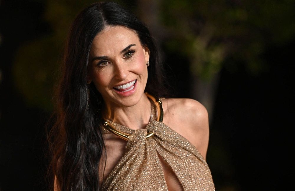 Demi Moore délaisse ses longs cheveux signature pour une coupe surprenante