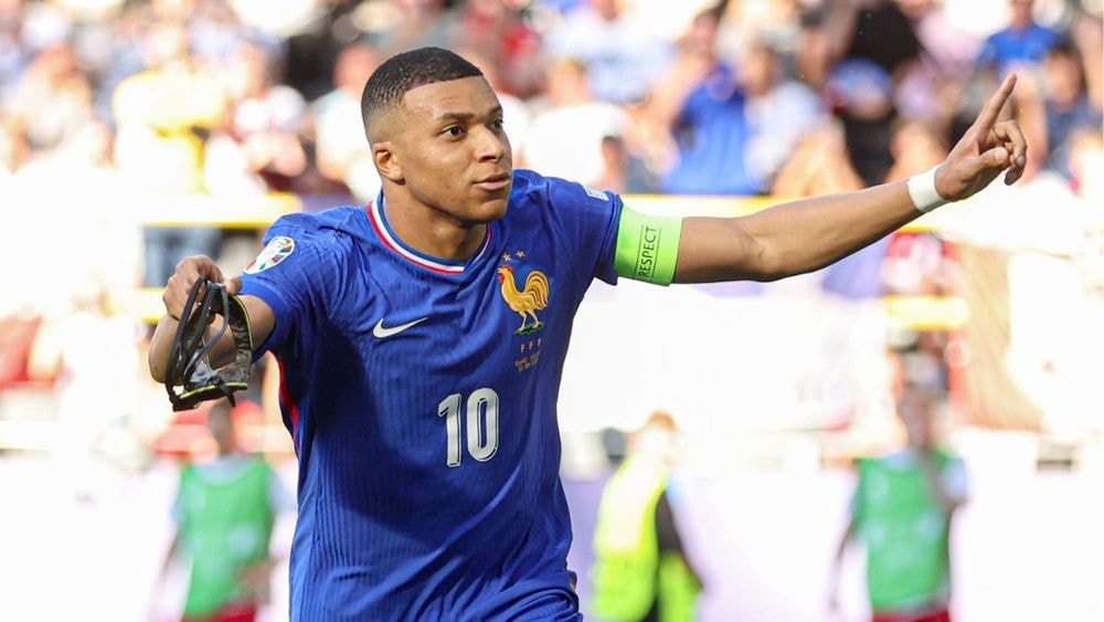 Kylian Mbappé, 25 ans, en couple avec une Miss France ? "Il était accompagné toute la soirée de…