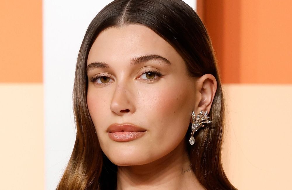 « Depuis que je suis maman, je veux une routine plus simple » : Hailey Bieber dévoile ses étapes beauté indispensables