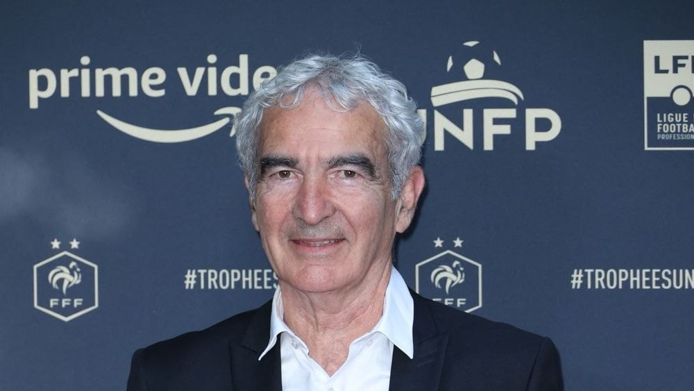 Raymond Domenech : son improbable rituel post-rupture avec Estelle Denis refait surface