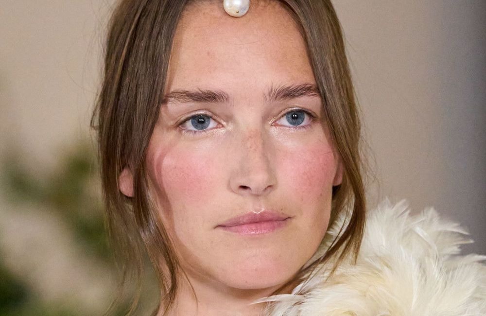« Watercolor blush « : le geste make-up qui va dominer l’automne