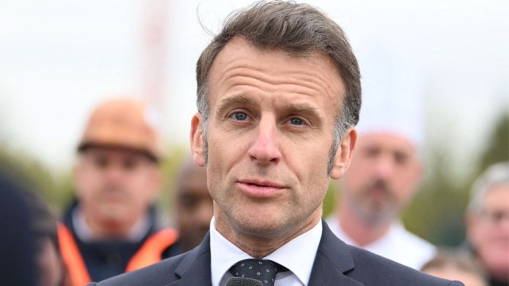 "Kamehameha !" : En roue libre, Emmanuel Macron ose l'impensable face à son homologue japonaise