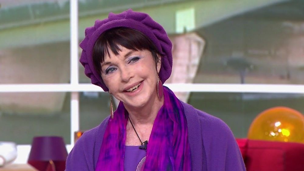 Anny Duperey clouée "pendant 15 jours à l'hôpital" après une opération de la colonne vertébrale