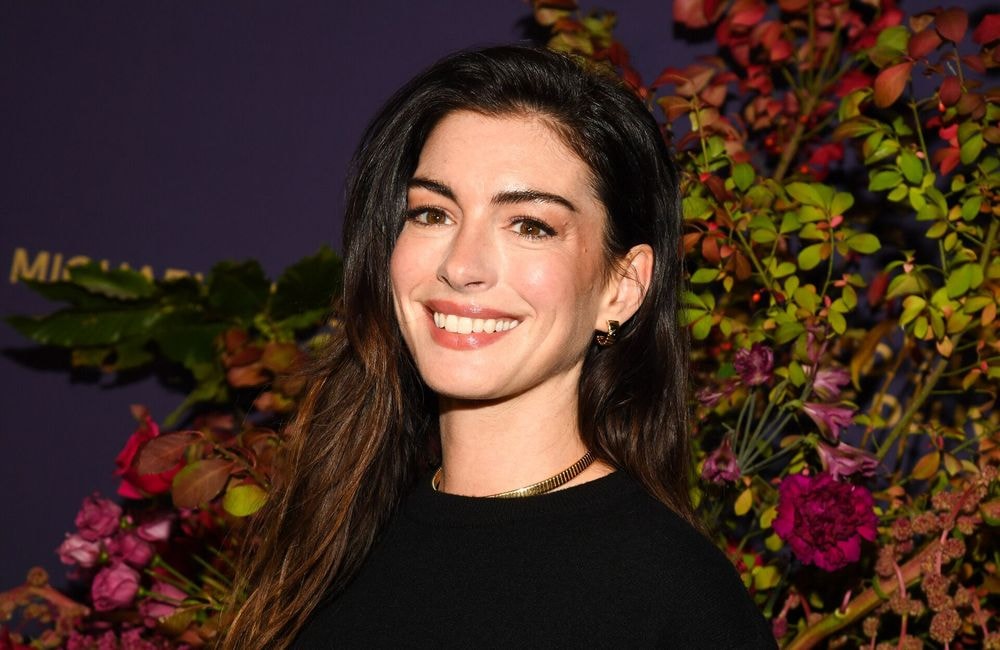 Les techniques de la facialiste d'Anne Hathaway pour dire adieu aux cernes et aux poches