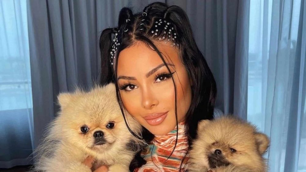 "Tu les terrorises" : Maeva Ghennam maltraitante avec ses chiens ? Cette vidéo fait polémique, regardez !
