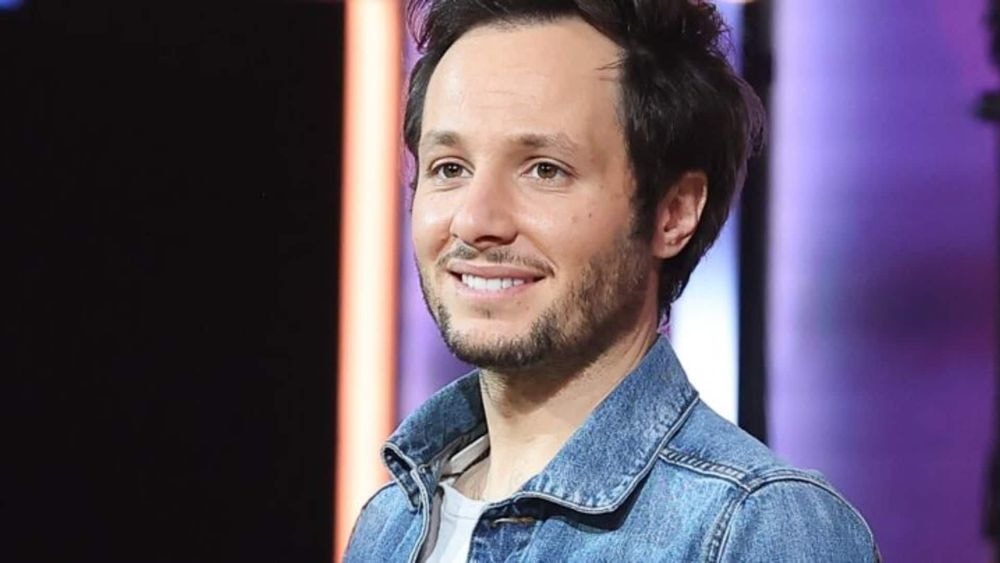 Vianney : le chanteur apparaît le pied dans le plâtre après un accident, les fans s'inquiètent fortement
