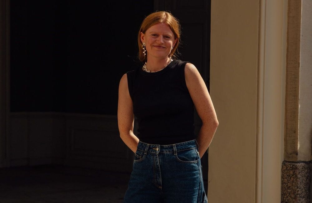 Qu’est-ce que le jean indigo, le pantalon qui obsède la mode à la rentrée ?