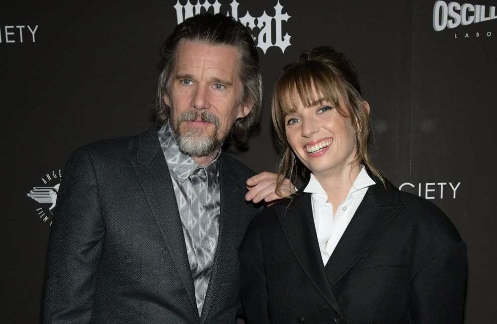 Ethan Hawke fier : il se confie sur le succès de sa fille Maya Hawke dans « Stranger Things »