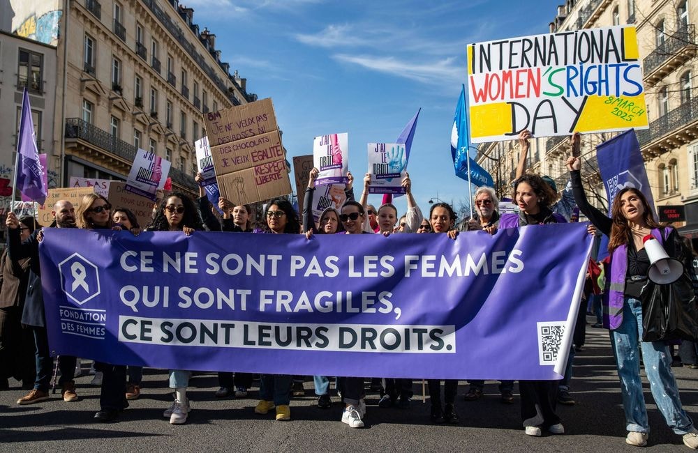 Violences faites aux femmes : ces associations appellent François Bayrou à « sanctuariser » les financements