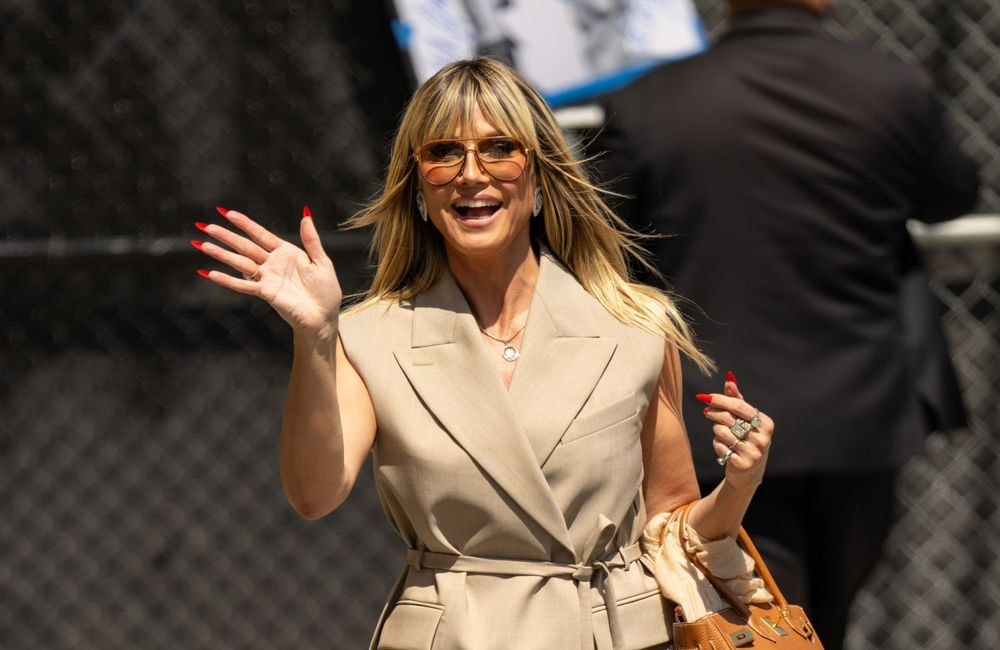 Heidi Klum : à 52 ans elle rayonne au naturel avec une nouvelle frange et zéro maquillage