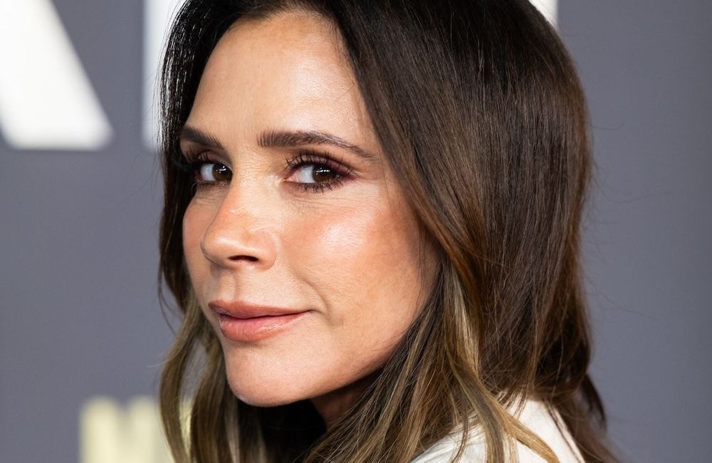Quand Victoria Beckham éclipsait la mariée dans « Ugly Betty » : cet épisode déterré en plein drama familial