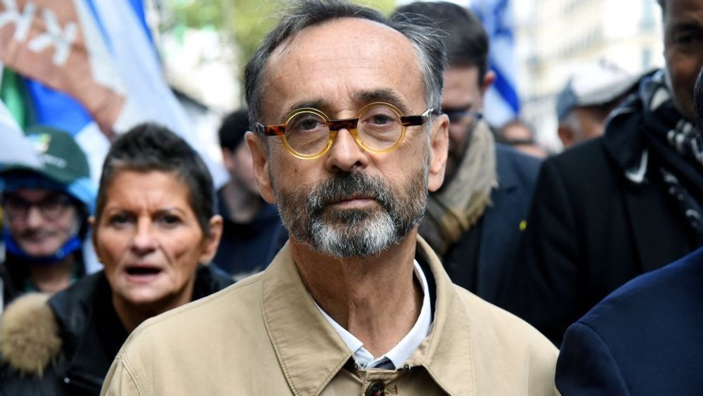 "Des mamans voilées expliquent la crèche” : Robert Ménard relance le débat identitaire avant Noël