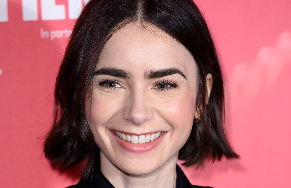 Transformée, Lily Collins change radicalement de couleur de cheveux