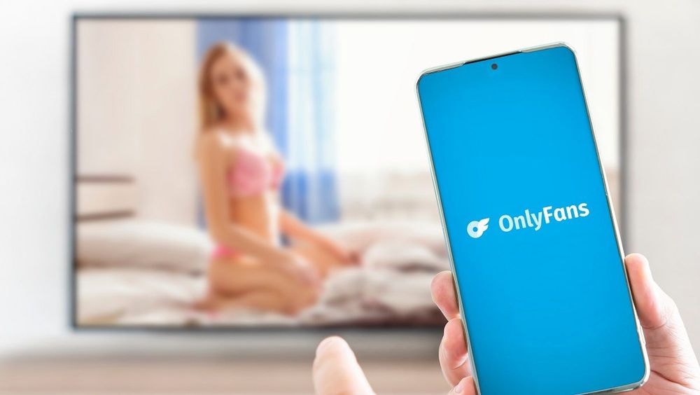 Mort de Leonid Radvinsky : Ces stars d'OnlyFans partagent une villa ULTRA luxueuse pour créer leur "contenu"