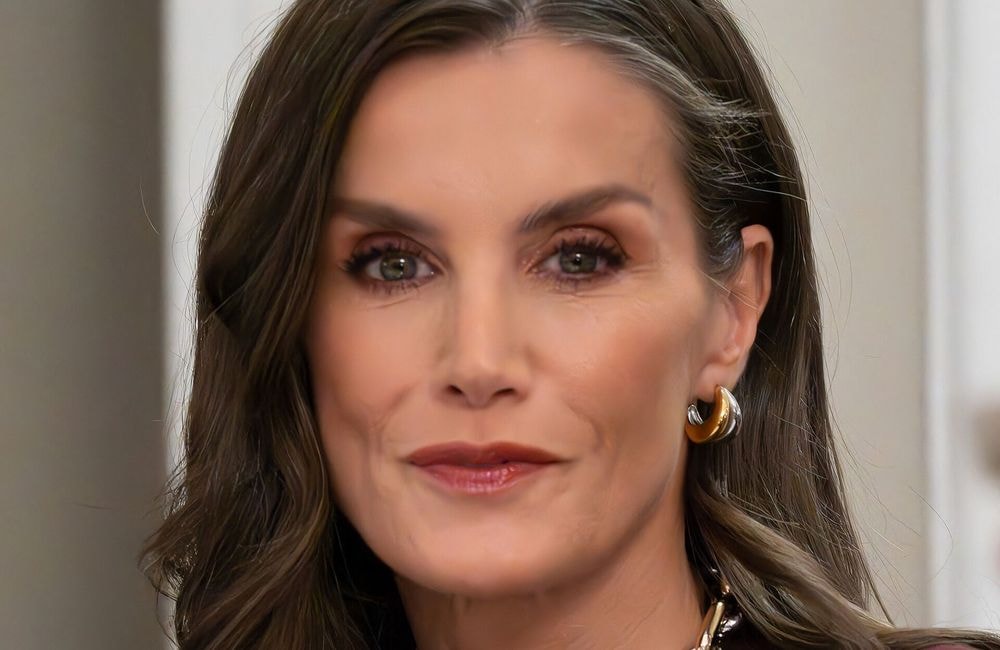 Maquillage monochrome : le choix judicieux de Letizia d’Espagne pour sublimer ses traits