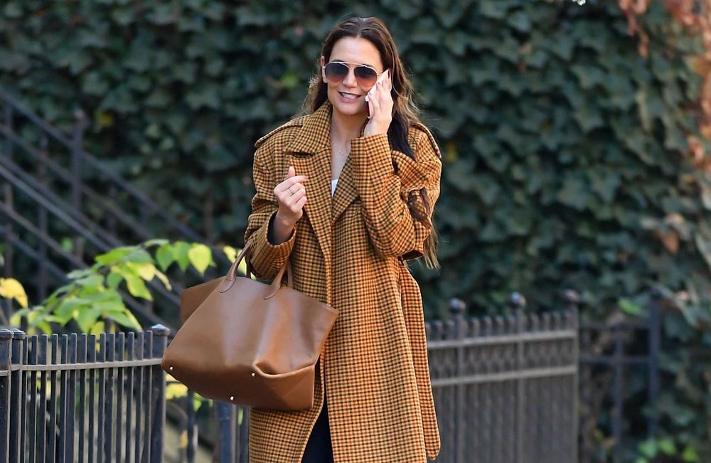 Katie Holmes choisit cette pièce controversée pour remplacer le jean