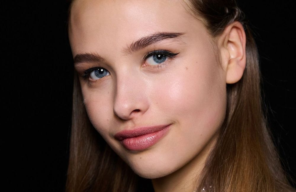 Cette technique toute simple permet d’intensifier son regard sans mascara