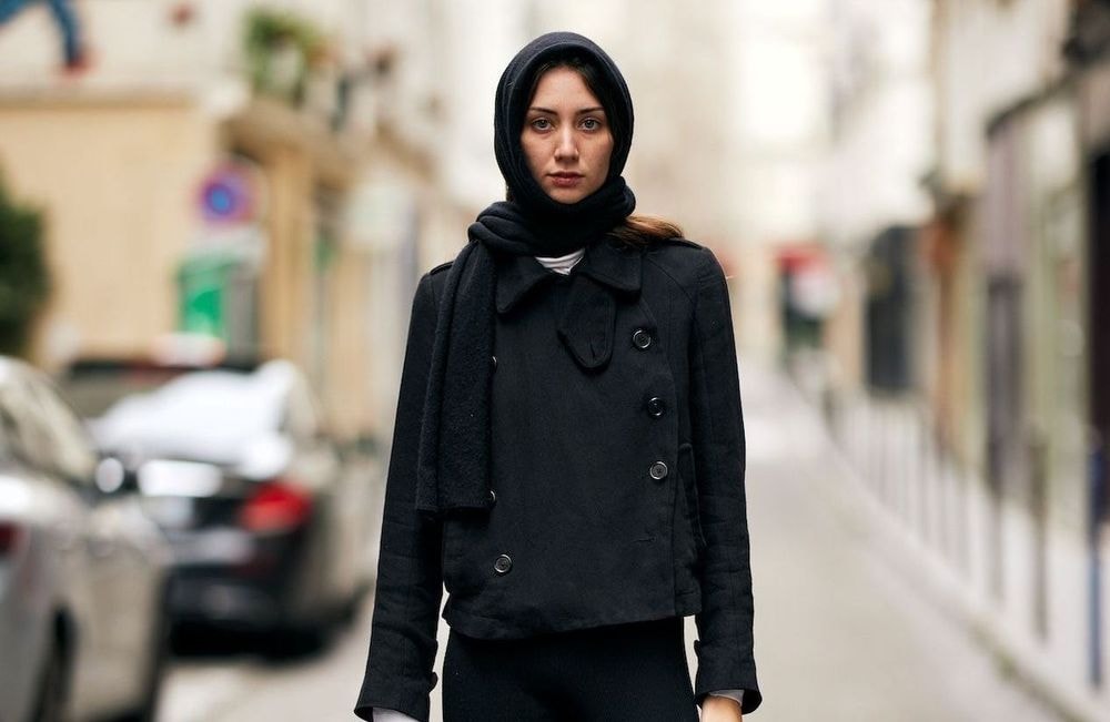Legging et bottes cavalières, l’association surprenante qui donne de l’allure