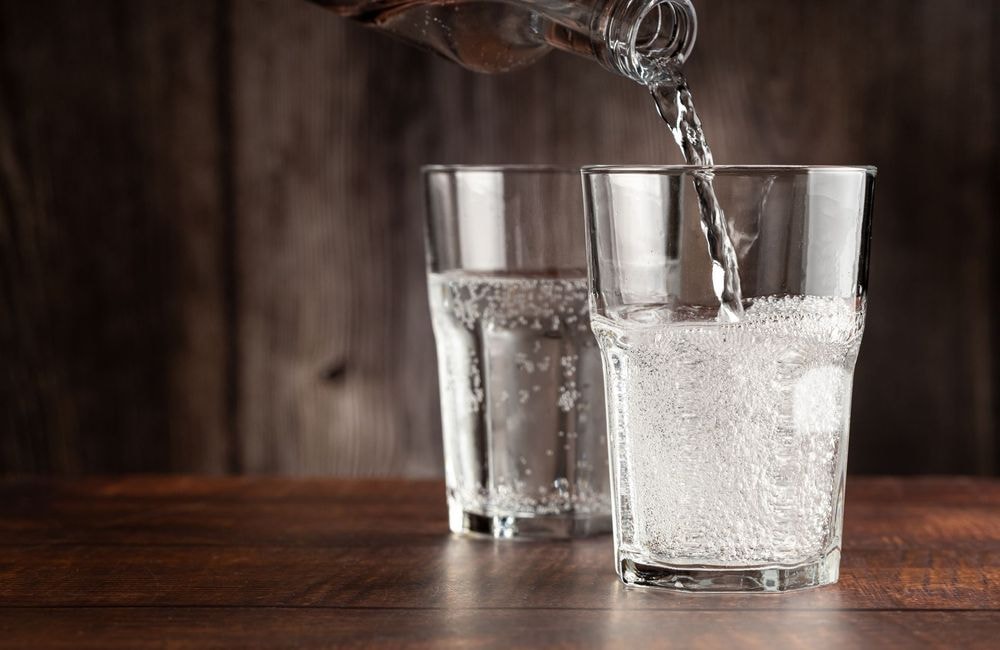 L’eau gazeuse hydrate-t-elle autant que l’eau plate ?