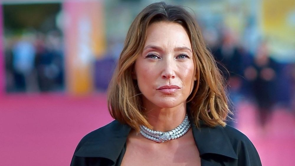 Laura Smet dévoile une surprise et rend hommage à son père Johnny Hallyday : "Merci à ces signes"