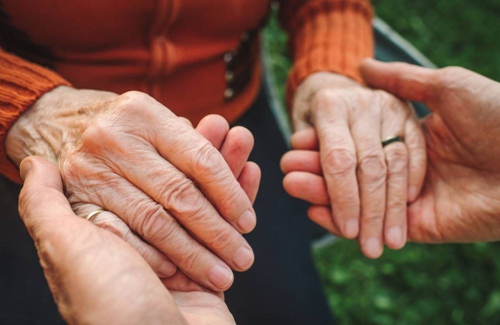 Pour sa nouvelle campagne, France Alzheimer donne la parole aux malades et à leurs proches