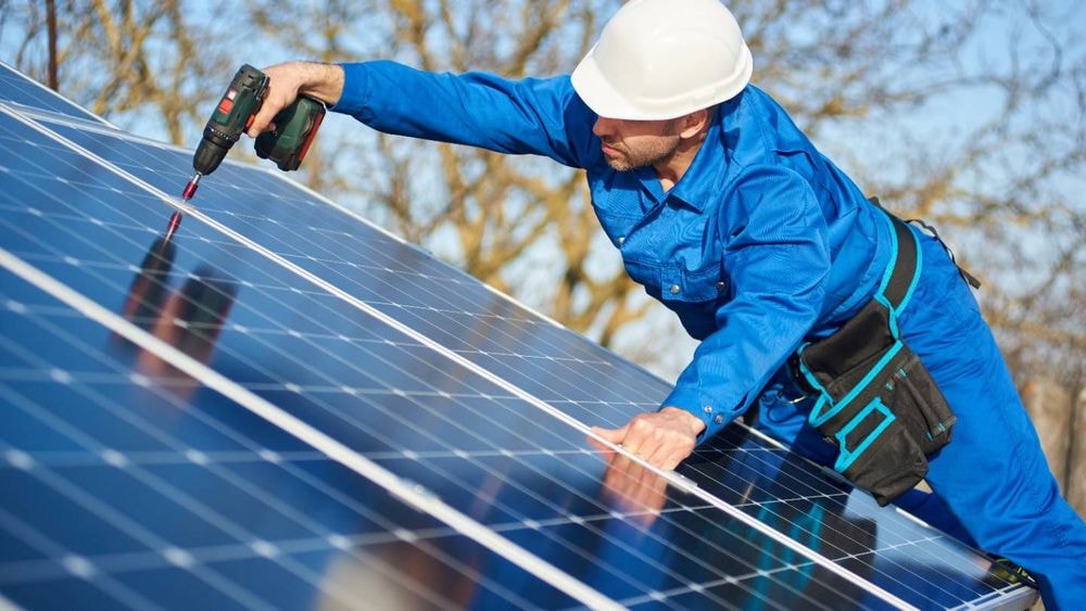 Electricité : faut-il assurer ses panneaux photovoltaïques et à quel prix ?