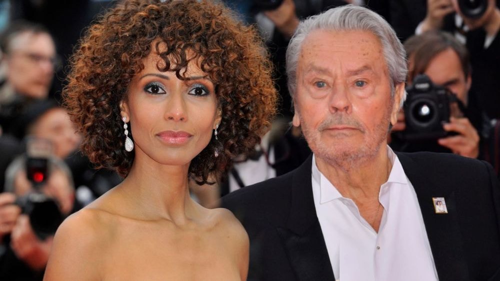 Sonia Rolland cash sur l’attitude d’Alain Delon envers elle : « Au dîner, il m’a…