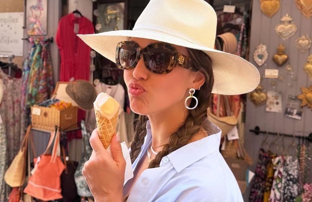 Jessica Alba : sa mise en beauté solaire est celle qu’il nous faut cet été