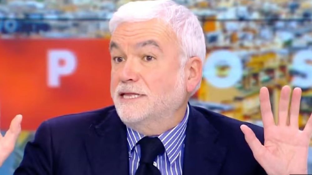 Pascal Praud : "Quel crasseux... ", il se cure le nez en plein direct et ose l'impensable