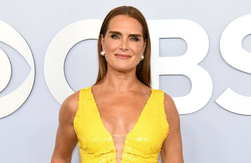 Brooke Shields ose les Crocs sur le tapis rouge